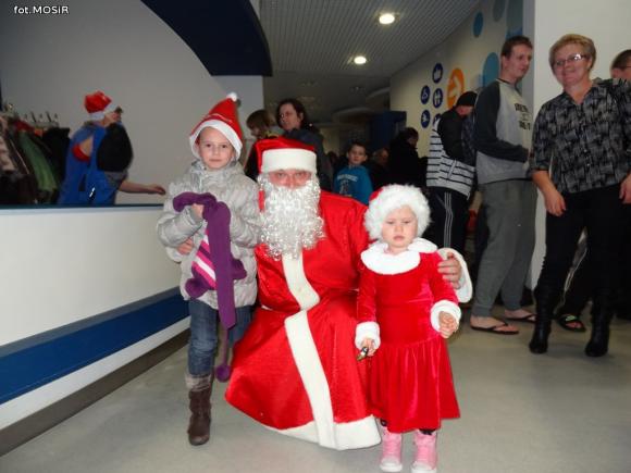 Mikołaj w parku wodnym i na lodowisku