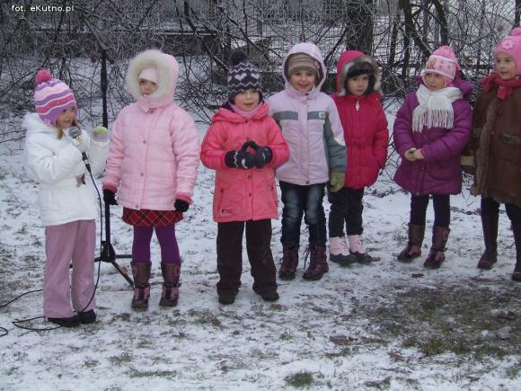 Najładniejsze ozdoby i wspólne ubieranie choinek w kutnowskim parku