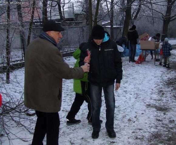 Najładniejsze ozdoby i wspólne ubieranie choinek w kutnowskim parku