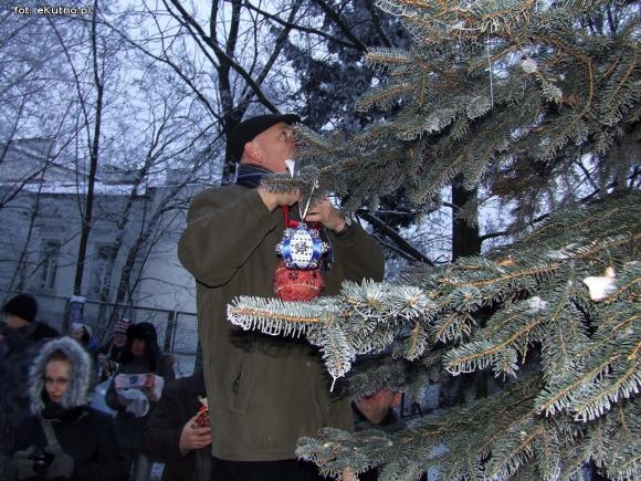 Najładniejsze ozdoby i wspólne ubieranie choinek w kutnowskim parku