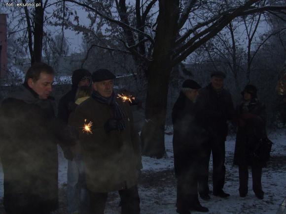 Najładniejsze ozdoby i wspólne ubieranie choinek w kutnowskim parku