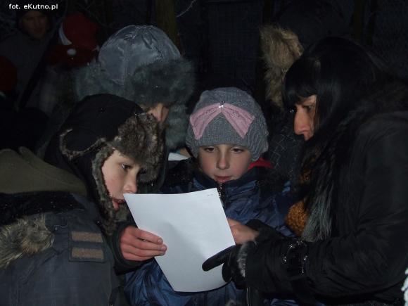 Najładniejsze ozdoby i wspólne ubieranie choinek w kutnowskim parku