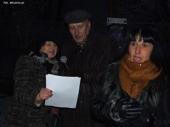 Najładniejsze ozdoby i wspólne ubieranie choinek w kutnowskim parku