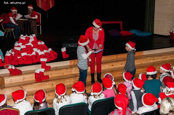Zostali Mikołajami. Artystyczne prezentacje pod choinkę