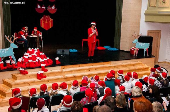 Zostali Mikołajami. Artystyczne prezentacje pod choinkę