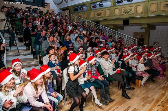 Zostali Mikołajami. Artystyczne prezentacje pod choinkę