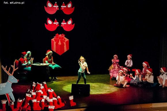 Zostali Mikołajami. Artystyczne prezentacje pod choinkę