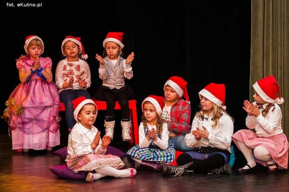Zostali Mikołajami. Artystyczne prezentacje pod choinkę