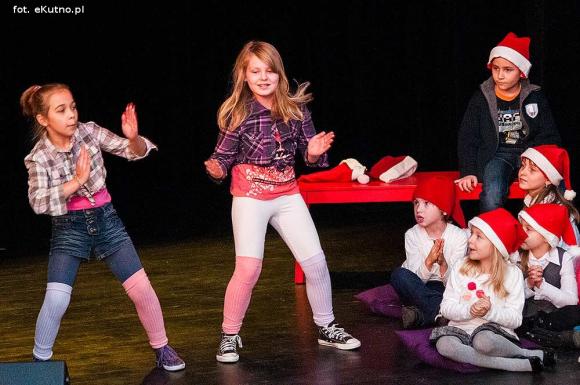 Zostali Mikołajami. Artystyczne prezentacje pod choinkę