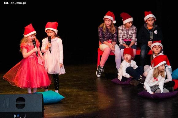 Zostali Mikołajami. Artystyczne prezentacje pod choinkę