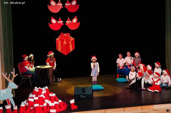Zostali Mikołajami. Artystyczne prezentacje pod choinkę