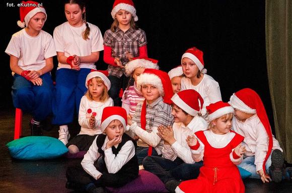 Zostali Mikołajami. Artystyczne prezentacje pod choinkę