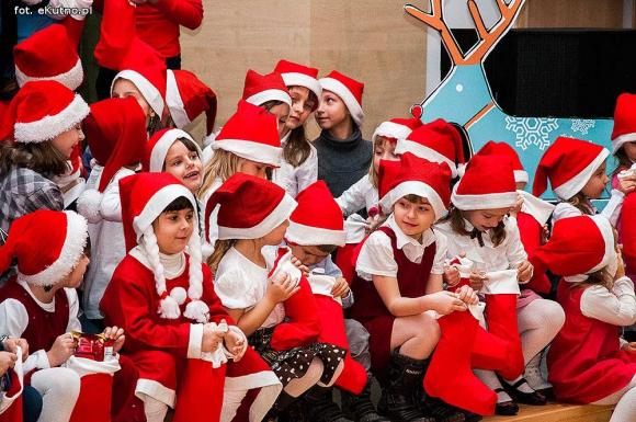 Zostali Mikołajami. Artystyczne prezentacje pod choinkę