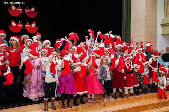 Zostali Mikołajami. Artystyczne prezentacje pod choinkę