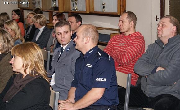 O uzależnieniach nieletnich w komendzie policji