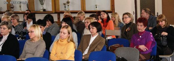 O uzależnieniach nieletnich w komendzie policji