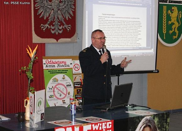 O uzależnieniach nieletnich w komendzie policji