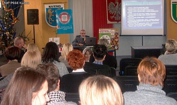 O uzależnieniach nieletnich w komendzie policji