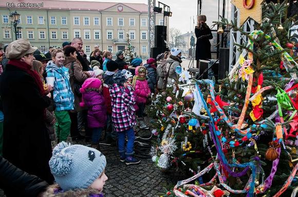 Wigilia z wielką rodziną przed Ratuszem w Kutnie