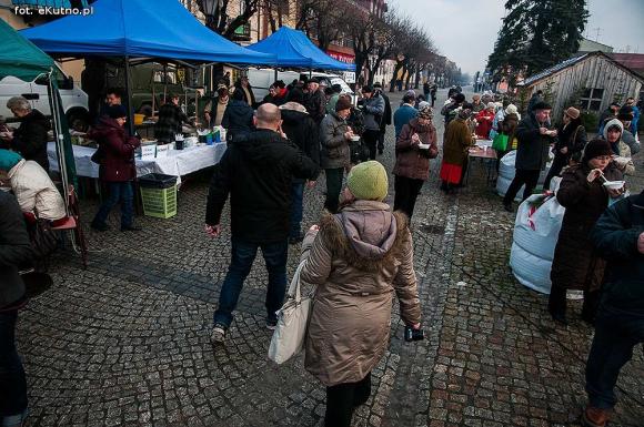 Wigilia z wielką rodziną przed Ratuszem w Kutnie