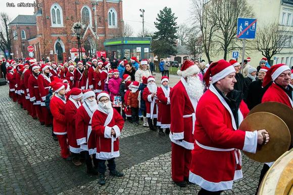 Wigilia z wielką rodziną przed Ratuszem w Kutnie