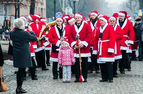 Wigilia z wielką rodziną przed Ratuszem w Kutnie