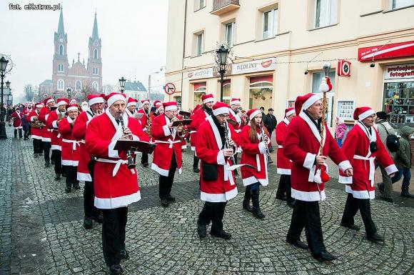 Wigilia z wielką rodziną przed Ratuszem w Kutnie