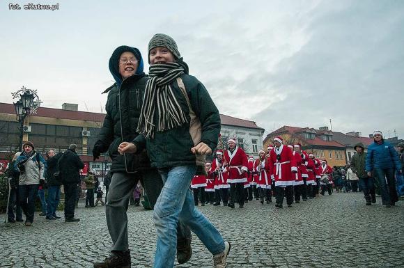 Wigilia z wielką rodziną przed Ratuszem w Kutnie