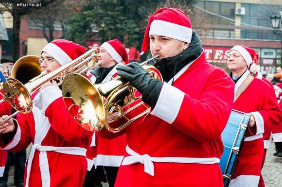 Wigilia z wielką rodziną przed Ratuszem w Kutnie