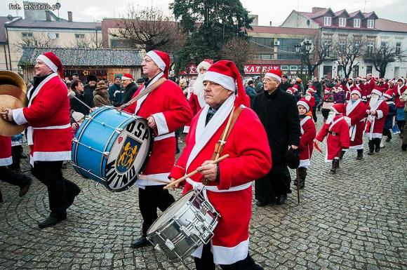 Wigilia z wielką rodziną przed Ratuszem w Kutnie