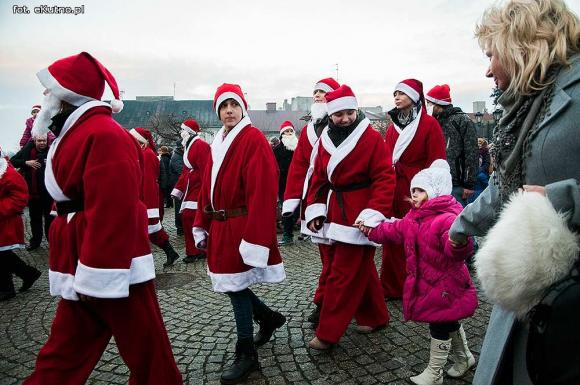 Wigilia z wielką rodziną przed Ratuszem w Kutnie