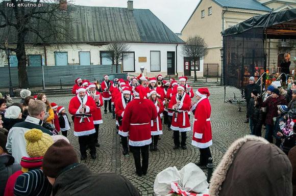 Wigilia z wielką rodziną przed Ratuszem w Kutnie