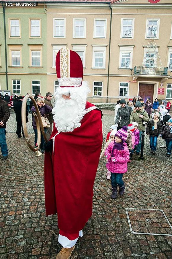 Wigilia z wielką rodziną przed Ratuszem w Kutnie