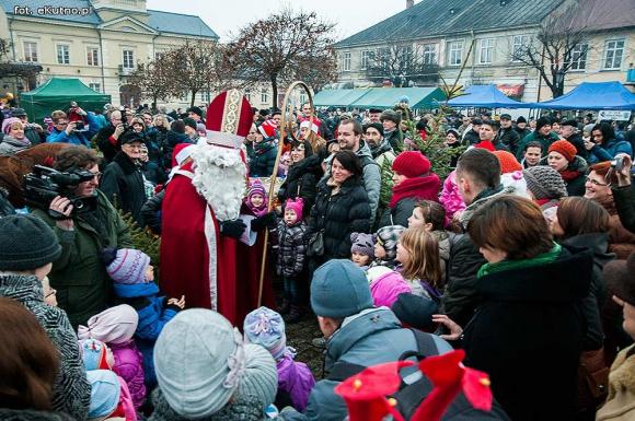 Wigilia z wielką rodziną przed Ratuszem w Kutnie