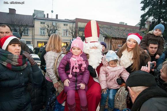 Wigilia z wielką rodziną przed Ratuszem w Kutnie