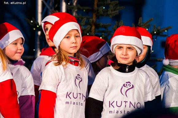 Wigilia z wielką rodziną przed Ratuszem w Kutnie