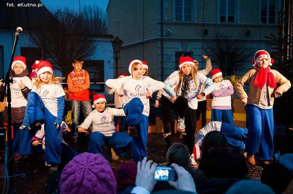 Wigilia z wielką rodziną przed Ratuszem w Kutnie