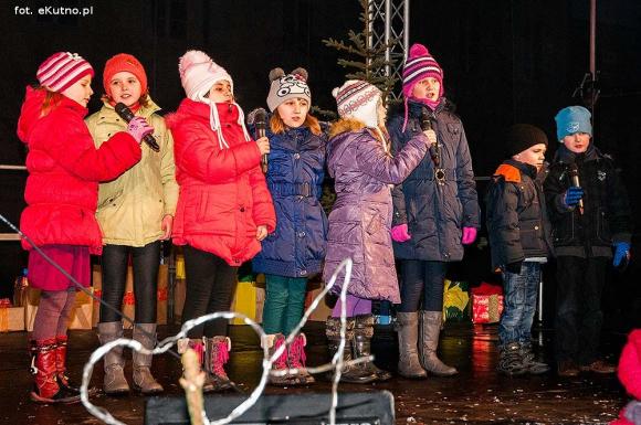 Wigilia z wielką rodziną przed Ratuszem w Kutnie