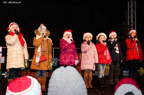 Wigilia z wielką rodziną przed Ratuszem w Kutnie