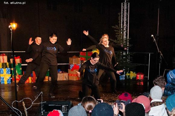 Wigilia z wielką rodziną przed Ratuszem w Kutnie