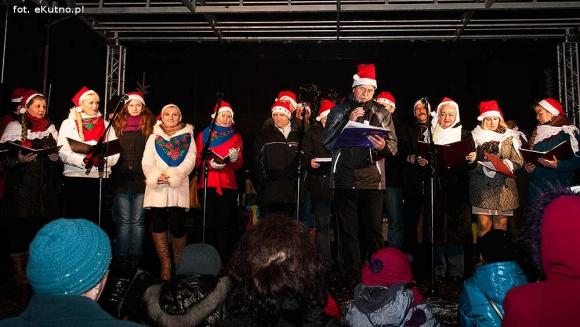 Wigilia z wielką rodziną przed Ratuszem w Kutnie