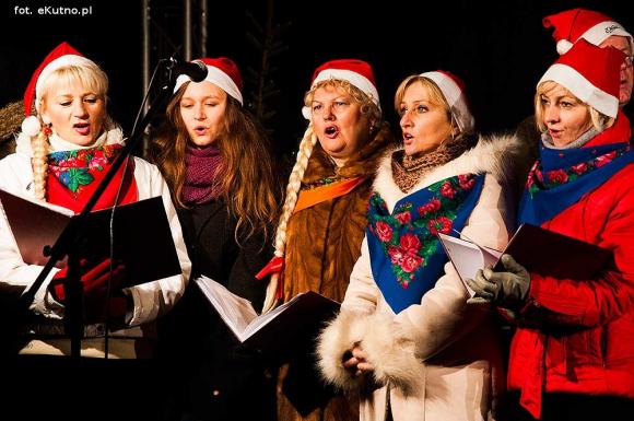 Wigilia z wielką rodziną przed Ratuszem w Kutnie