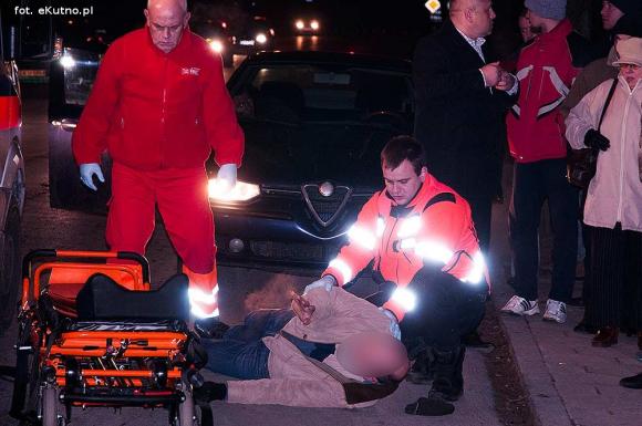 Kraksa na Wyszyńskiego: cztery auta i potrącenie pieszego