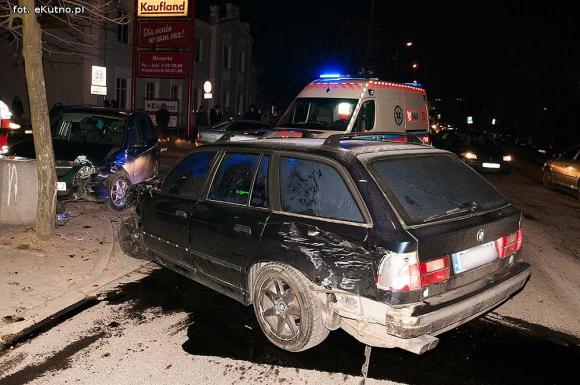 Kraksa na Wyszyńskiego: cztery auta i potrącenie pieszego