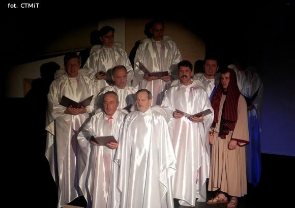 Samotna gwiazda z długim, promiennym warkoczem. O Wesołej Nowinie na motywach Betlejem polskiego