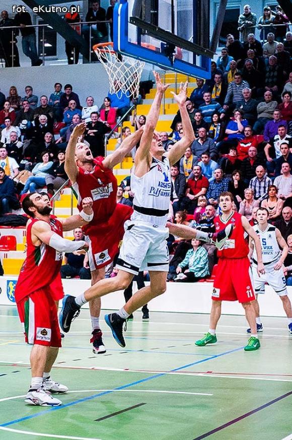 AZS WSGK POLFARMEX KUTNO wygrywa z  MKS Dąbrową Górniczą
