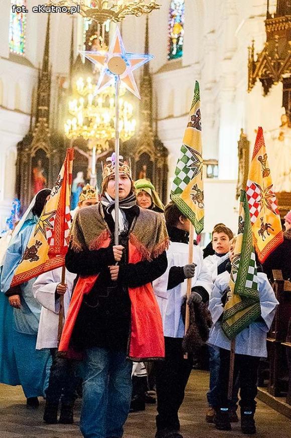 Pójdźmy wszyscy do stajenki... Manifestacja wiary w śnieżnej scenerii