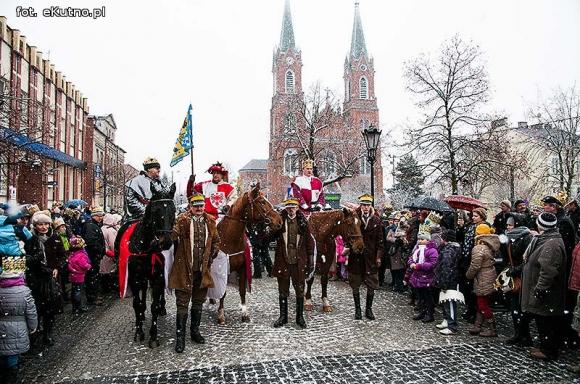 Pójdźmy wszyscy do stajenki... Manifestacja wiary w śnieżnej scenerii