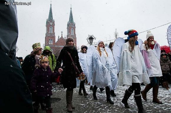 Pójdźmy wszyscy do stajenki... Manifestacja wiary w śnieżnej scenerii