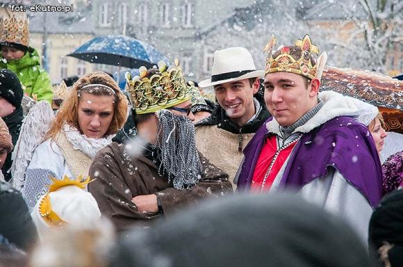 Pójdźmy wszyscy do stajenki... Manifestacja wiary w śnieżnej scenerii